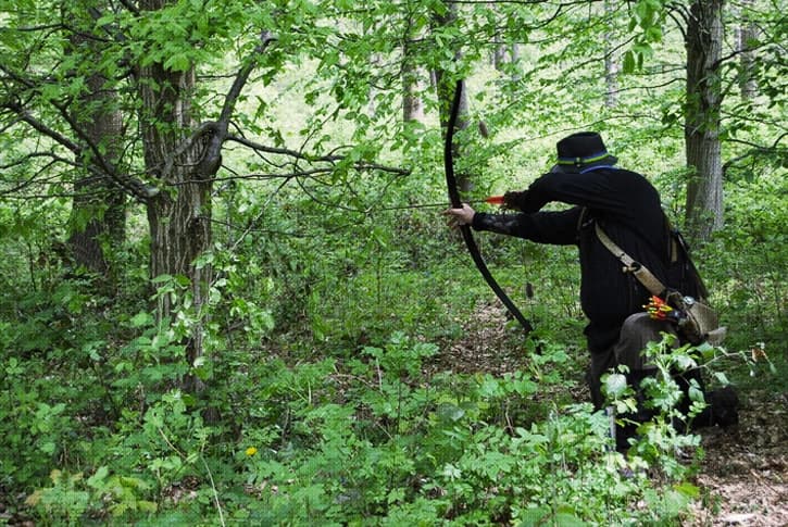 Archer sur le terrain en forêt d'Ecouen
